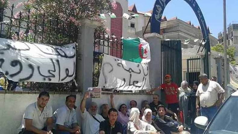 احتجاج المقصين من السكن بدالي إبراهيم يدخل شهره الثاني