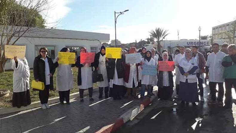أطباء وممرضو مستشفى بالبويرة يحتجون للمطالبة بالأمن