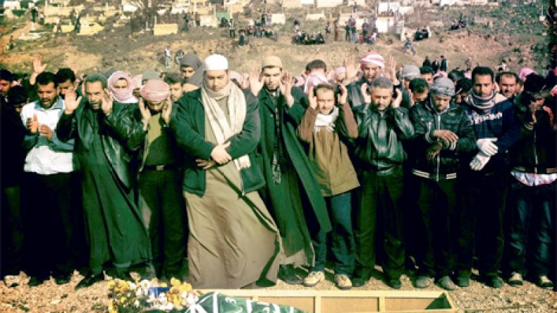 “شبيحة” الأسد يطلقون النار على جنازة في قلب دمشق