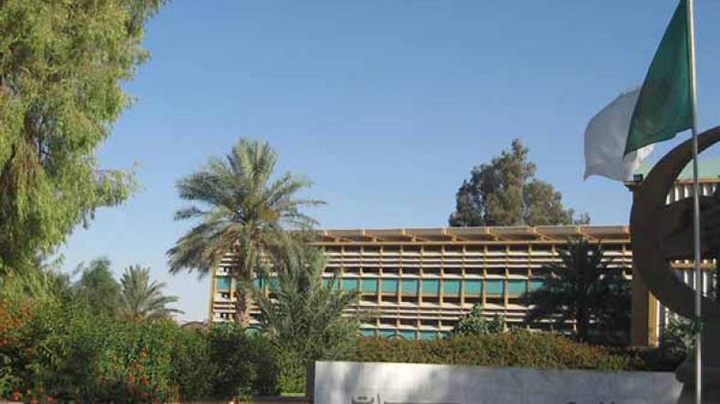 مواجهات بالأسلحة البيضاء بين عصابتين بمستشفى تقرت فجرا