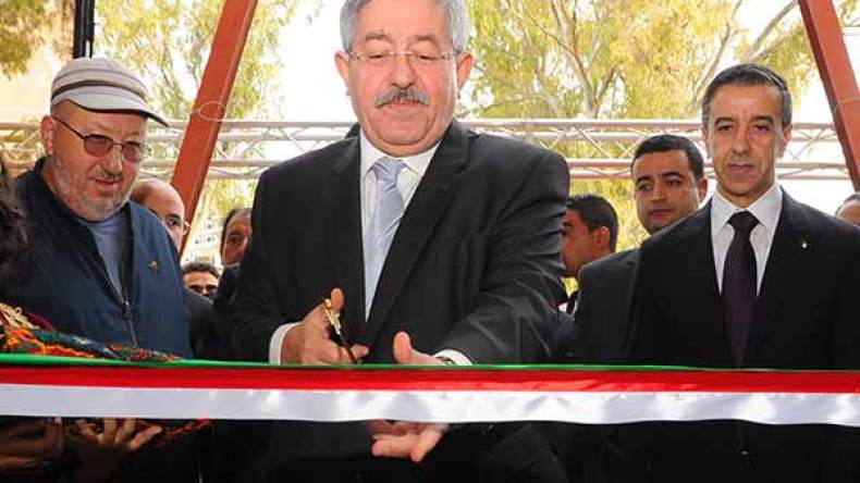 المركزية النقابية تبيع مكتسبات العمال للحكومة