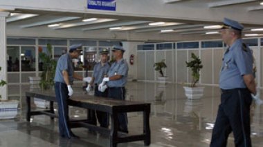 Coercive measures against customs officers at Algiers airport