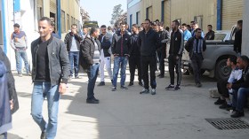 380 عامل بمصنع للألمنيوم يدخلون في إضراب مفتوح