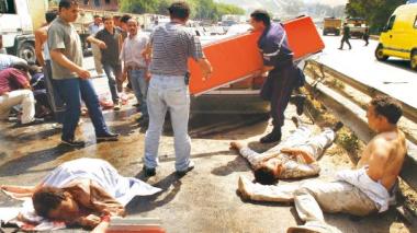 Criminal Breakdown Service Trucks Pour Oil On Roads, Provoke Deadly Accidents