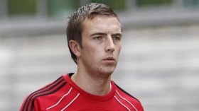 بطاقة حمراء في غرفة حفظ الملابس!؟