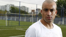 لاعب أوروغواياني “صعلوك” يسرق الهاتف النقال!؟