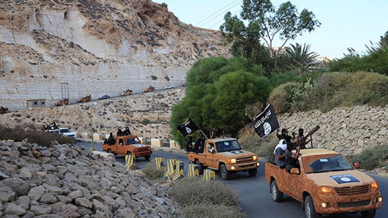 طائرات أمريكية تقنبل معاقل “داعش” في ليبيا