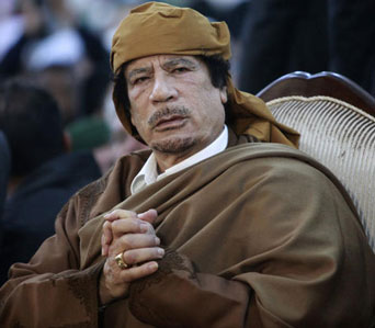 Libye : Kadhafi de plus en plus isolé