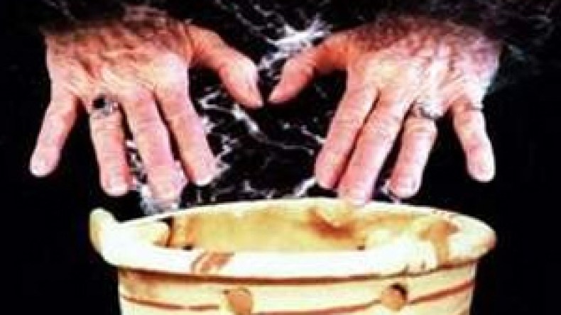 “كادنات” في بيت مشعوذة لربط البنات ومنعهن من الزواج