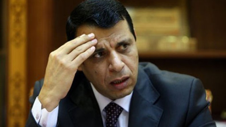 هآرتس: دحلان ممثل الإمارات بغزة ويسعى لصد تأثير قطر هناك