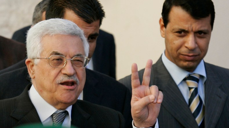 “فتح”: دحلان قاتل وفاسد ومتآمر، ولم ينج منه حتى عرفات