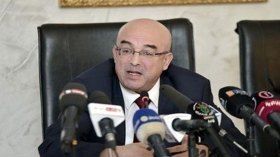 مواطنون يعترضون وزراء الداخلية والسكن والماء ببشار