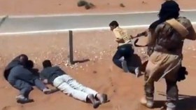 ناجون من سجون “داعش”: أرونا رؤوس السجناء المعدمين لإرهابنا