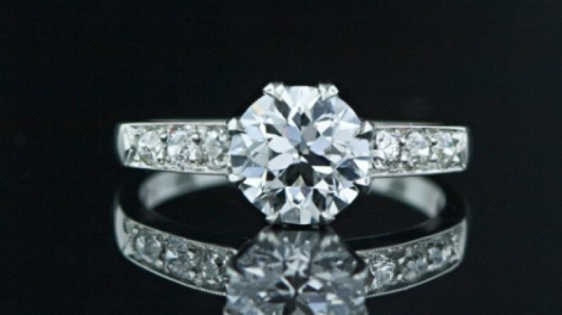 بريطانيا: كلب يبتلع خاتم زواج قيمته 18 ألف جنيه استرليني