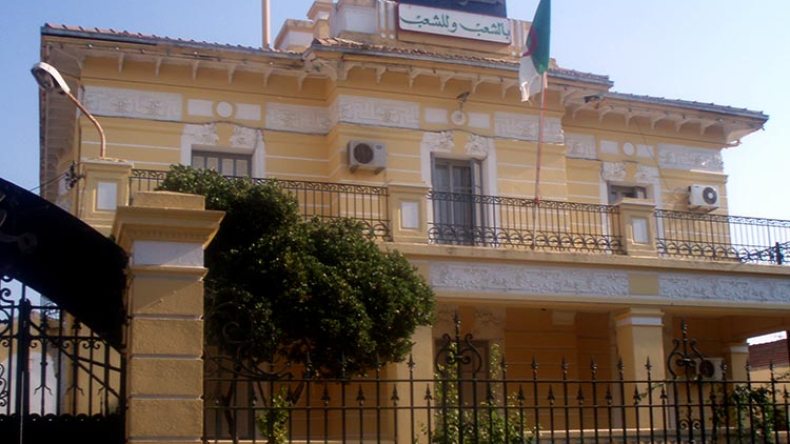 إنهاء مهام رؤساء دوائر وإحالة مفتشين ولائيين على التقاعد