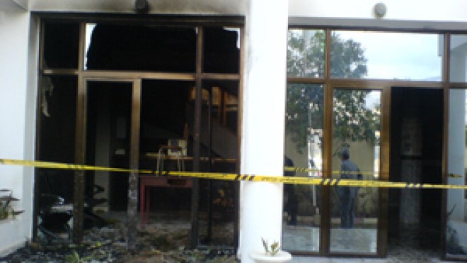 شاب ‬يفجّر‭ ‬مقر‭ ‬دائرة‭ ‬وفرار جماعي للمسؤولين