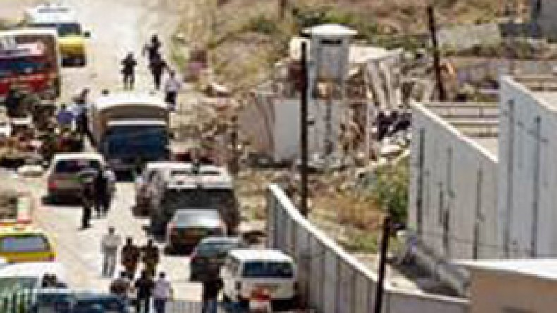 مقتل 3 عسكريين وجرح 6 آخرين في تفجير إنتحاري بدلس