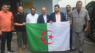Premier convoi humanitaire algérien arrive à la frontière birmane