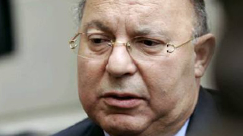 جمعيات جزائرية في المهجر تطالب بإقالة دليل بوبكر