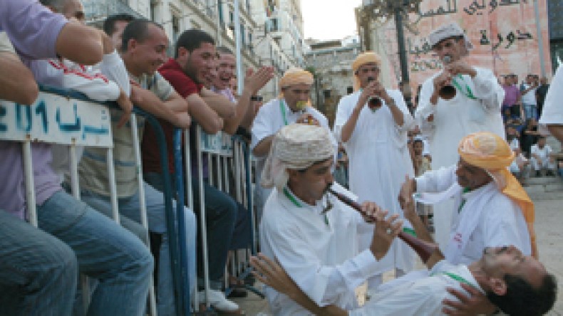 فانتازيا مجنونة..تعيش على الشعوذة والخرافات؟!