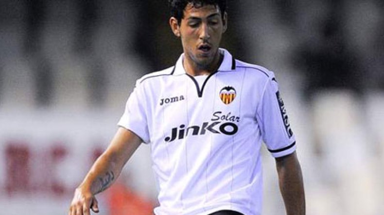 باريخو يضع وشما بالعربية على ذراعه الأيمن