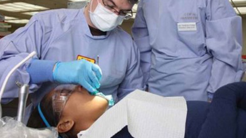 طبيب أسنان يرفض معالجة طفل لأن اسمه جهاد