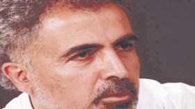 “لنخلع عباءة شكسبير ونبحث عن نظرياتنا ونبدع نصوصا تحلق إلى العالمية”