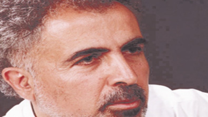 “لنخلع عباءة شكسبير ونبحث عن نظرياتنا ونبدع نصوصا تحلق إلى العالمية”