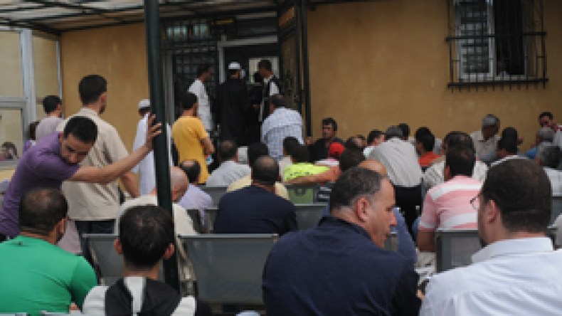 مواطنو أكبر مقاطعات العاصمة يعانون الأمرّين في أضيق مقرّ!