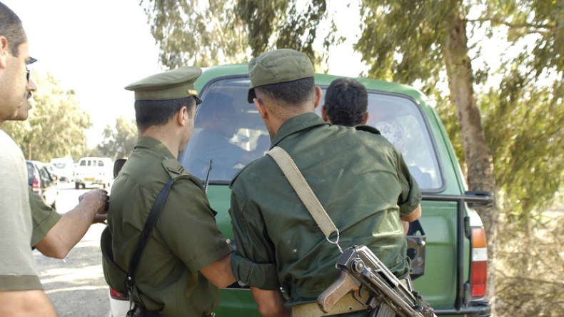 توقيف تونسيين حاولا تهريب هواتف نقالة بتبسة