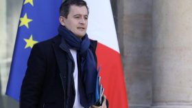 Darmanin accuse Le Pen de « Molle »: Macron la traite de dangereuse