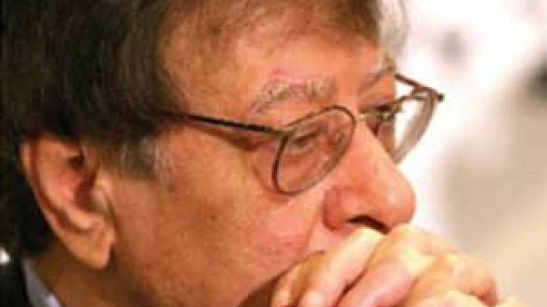 مثقفون يطالبون بوقف مسلسل في حضرة الغياب لإساءته إلى درويش