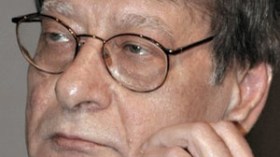 الحاجة حورية درويش تلتحق بابنها الشاعر محمود الى الرفيق الأعلى