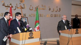 أوغلو: تركيا تدعم حلا سياسيا لأزمة مالي