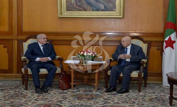 Bensalah reçoit Karim Younes: Le rapport final remis au gouvernement