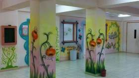 شاب من تبسة يتطوّع لتزيين مداخل المؤسسات التربوية بالبويرة