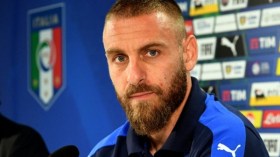 دي روسي: أرغب في تأديب لاعبي مواقع التواصل الإجتماعي بـ “العصا”!