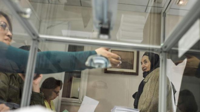 مرشحون يعدون المهاجرين ببنوك ومساجد وتأشيرة لتحويل أموالهم!