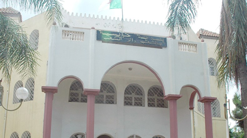 حوش القازوز بالخرايسية على فوهة بركان بسبب طريق عمومي