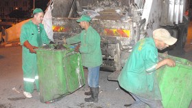 مذكرة ترهن مصير عائلات 416 عامل متعاقد بقصر البخاري