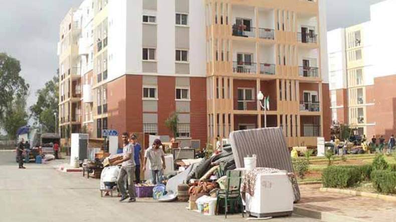 ” نحن جزائريون.. ضيعنا وطننا وتشردنا بعيدا عن عائلاتنا”