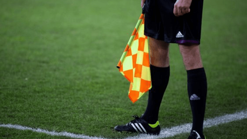 الكاف تعاقب 11 حكما إفريقيا في قضية الفساد والتلاعب بنتائج اللقاءات