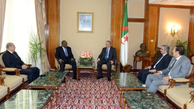 الوزير الأول سلال يستقبل عيسى حياتو