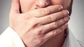 موظفون يفشون أسرارهم المهنية في المقاهي ووسائل النقل