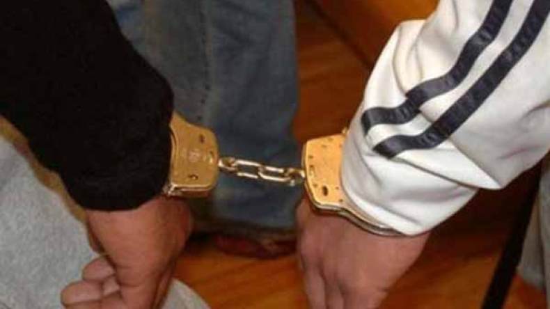 شابان يمزقان جسد شاب بالأسلحة البيضاء ويحاولان قتله في برج بوعريريج