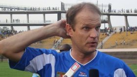إقالة مدرب منتخب الكاميرون