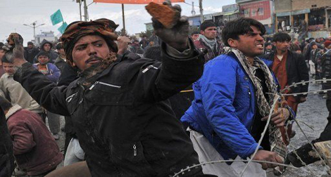 Corans brûlés: une haute autorité religieuse afghane veut un procès public
