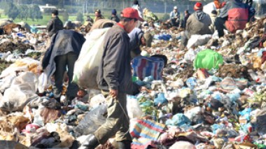 600 enfants vivent de la décharge publique de Oued Semar
