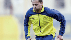 معلمة سعودية توزع أجهزة “آيفون” نكاية في دلهوم ورفقائه