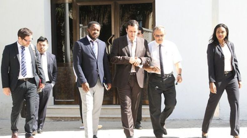 وفد من الفيفا يزور الجزائر ويلتقي روراوة